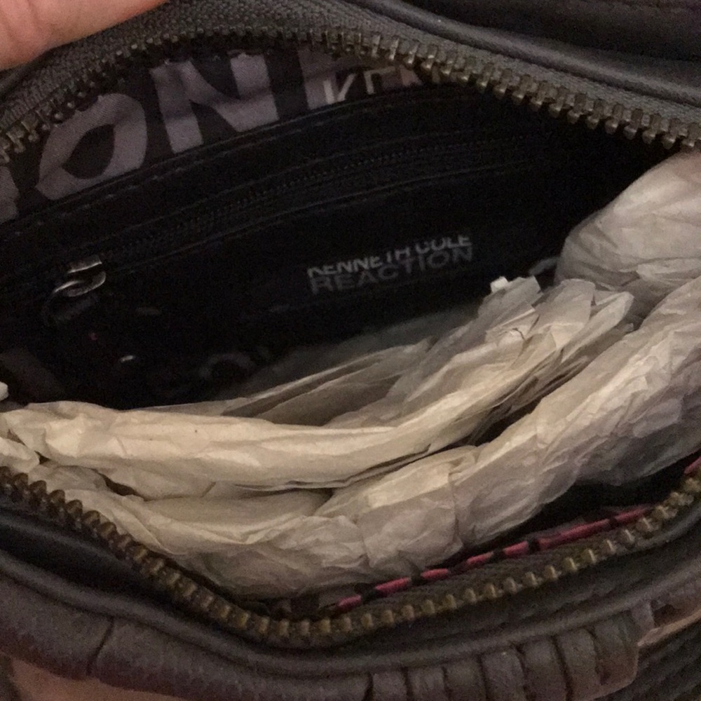 Kenneth Cole Reaction NWT purse - Picture 3 of 7